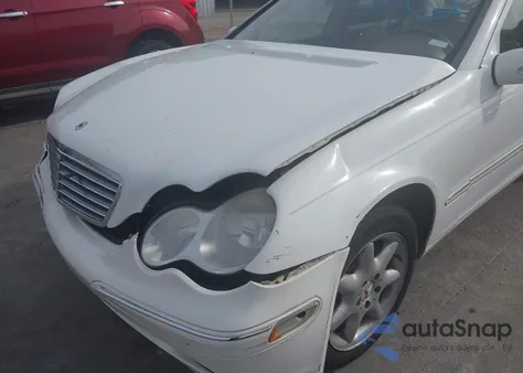 2002 Mercedes-Benz C 320 z USA, uszkodzony, nr VIN WDBRF64J12F282613